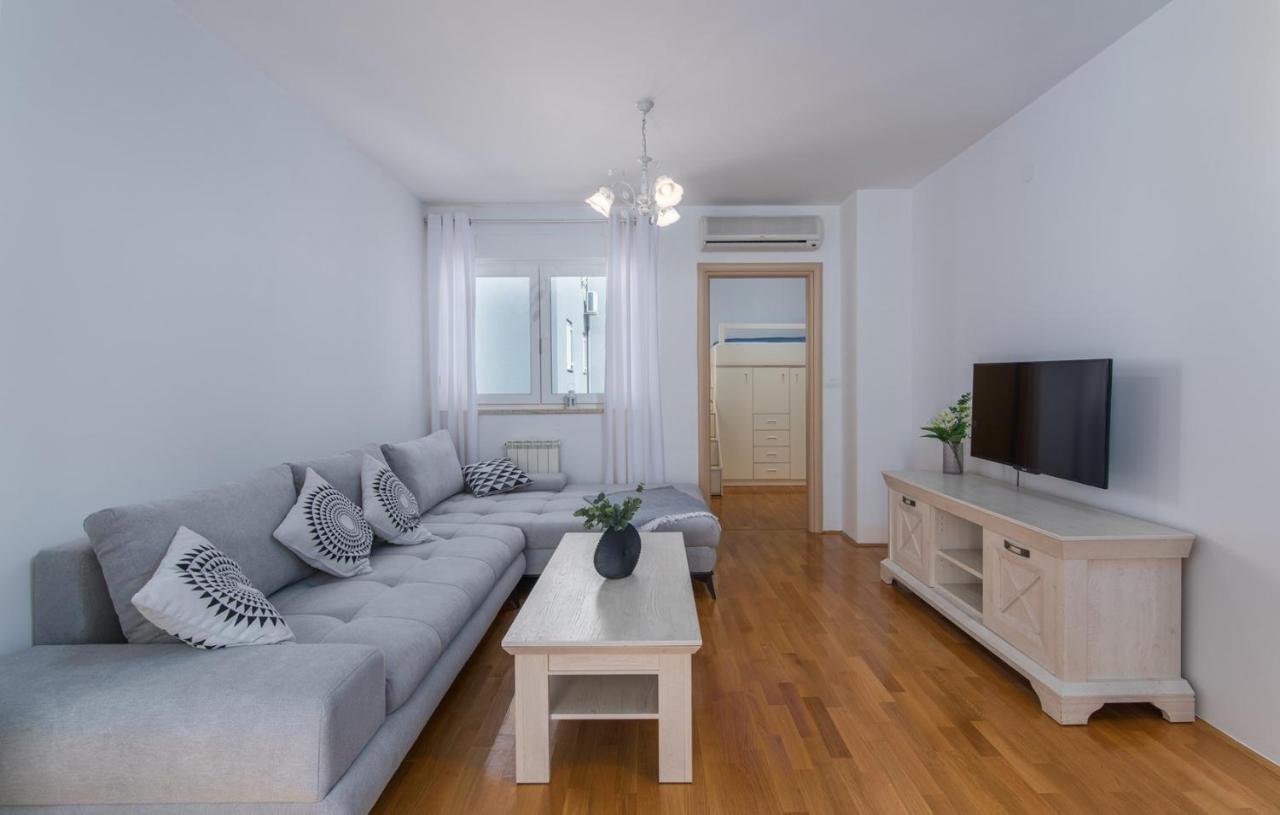 Apartment Melarnian Near The Beach In أوماغ المظهر الخارجي الصورة